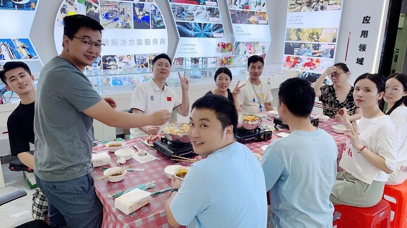 歡聚一堂，“趣”“味”無限—微視光電舉行月度聚餐趣味小活動(dòng)